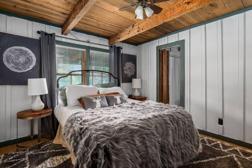 Rustic Cabin, Dock, Firepit, Kayaks & Games Winchester Exterior foto